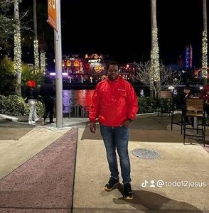 Meet your Posher, Enrique jesus